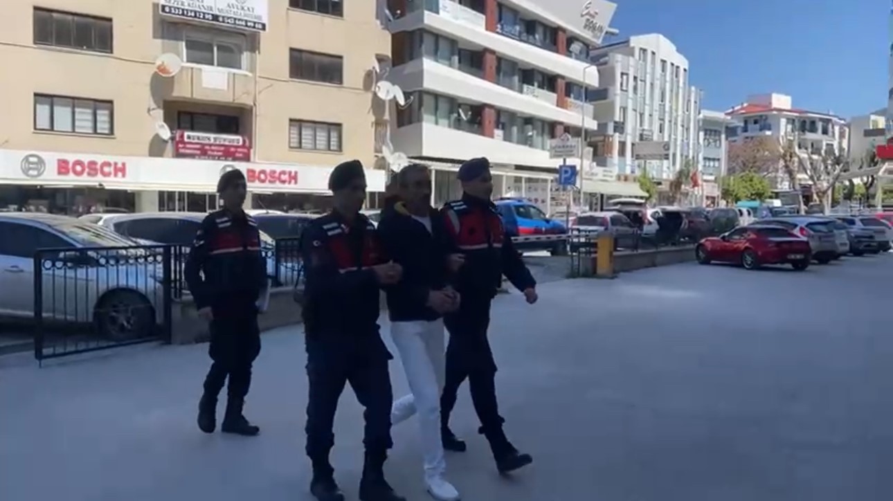 Eşini 20 balta darbesiyle öldüren zanlı Kuşadası'nda jandarmaya yakalandı