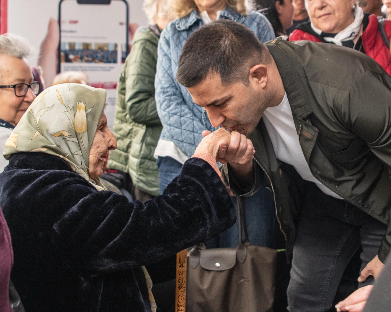 Kuşadalılar ön seçim için sandığa gitti