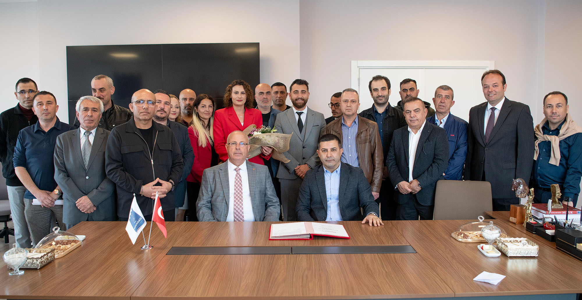 Kuşadası Belediyesi’nde toplu iş sözleşmesi imzalandı