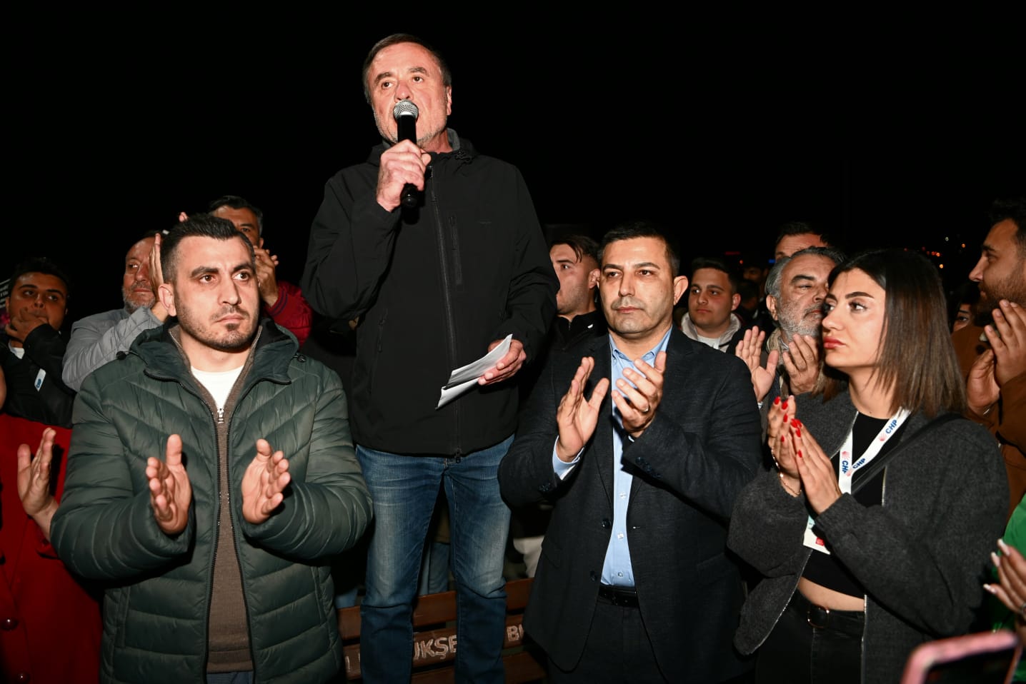 Kuşadalıların demokrasi nöbeti devam ediyor