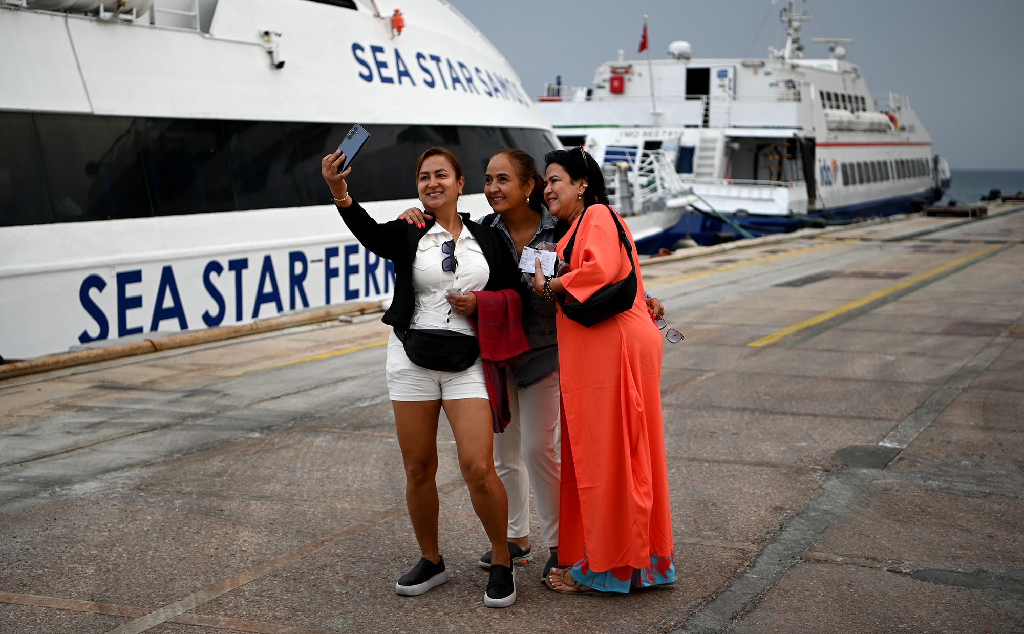 Kuşadası'ndan Yunanistan'ın Sisam Adası'na feribot seferleri başladı