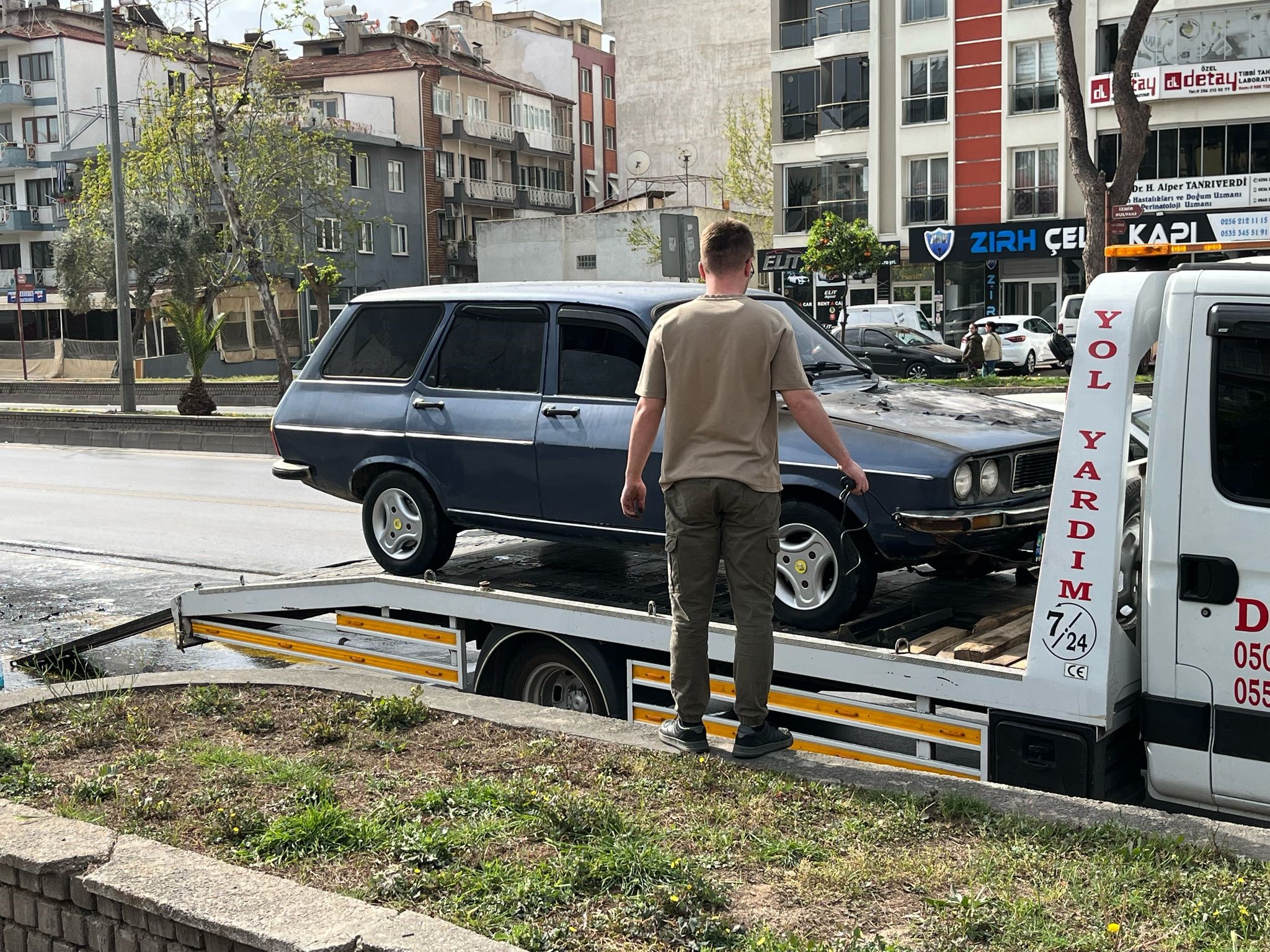 Seyir halindeki otomobil yandı