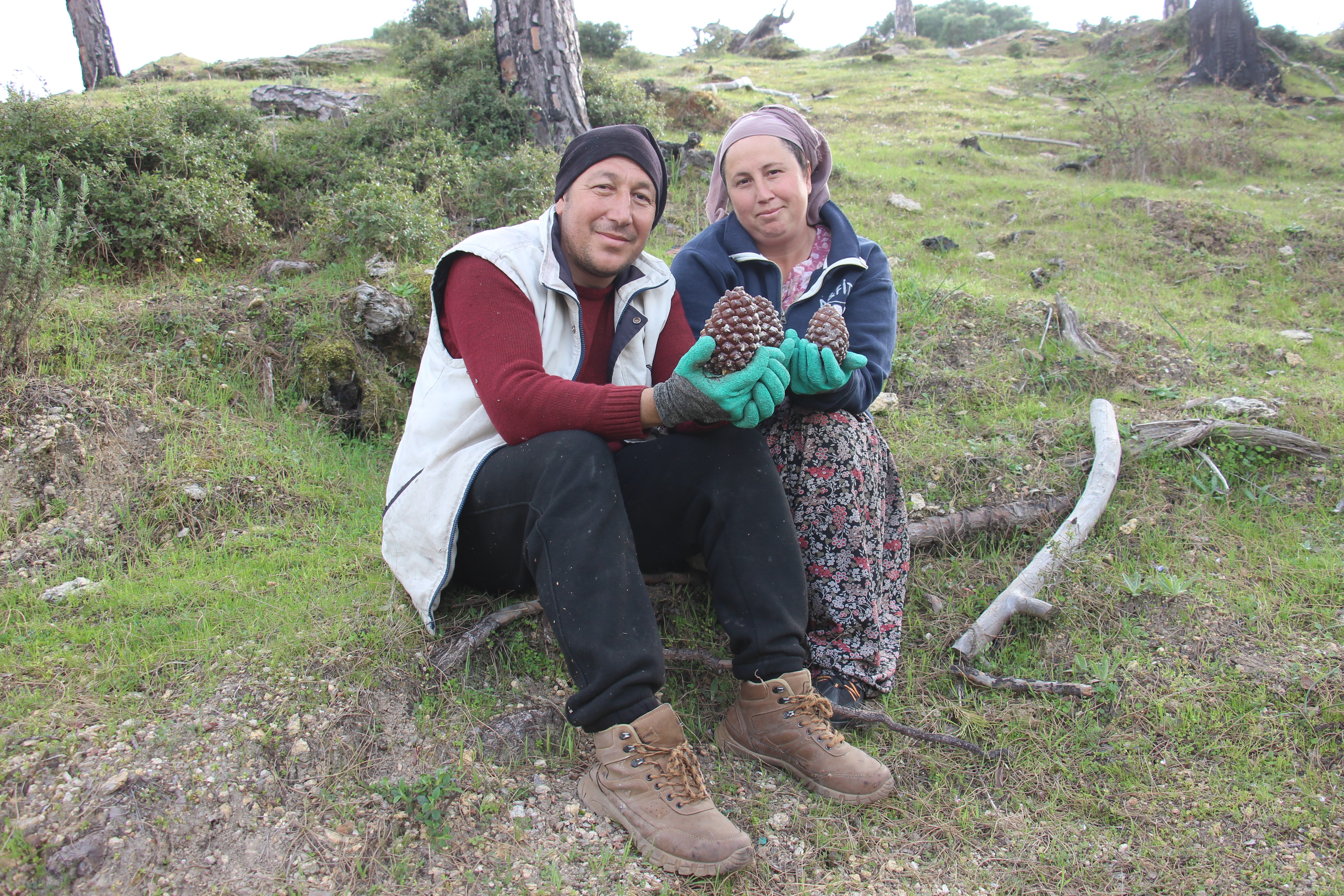 Metrelerce yükseklikte ekmek parası için gözünü kırpmadan çalışıyor