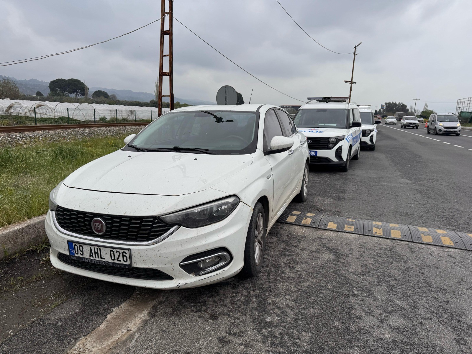 Aydın'da silahlı saldırı: Şahıs otomobili ile jandarma uygulama noktasına sığındı