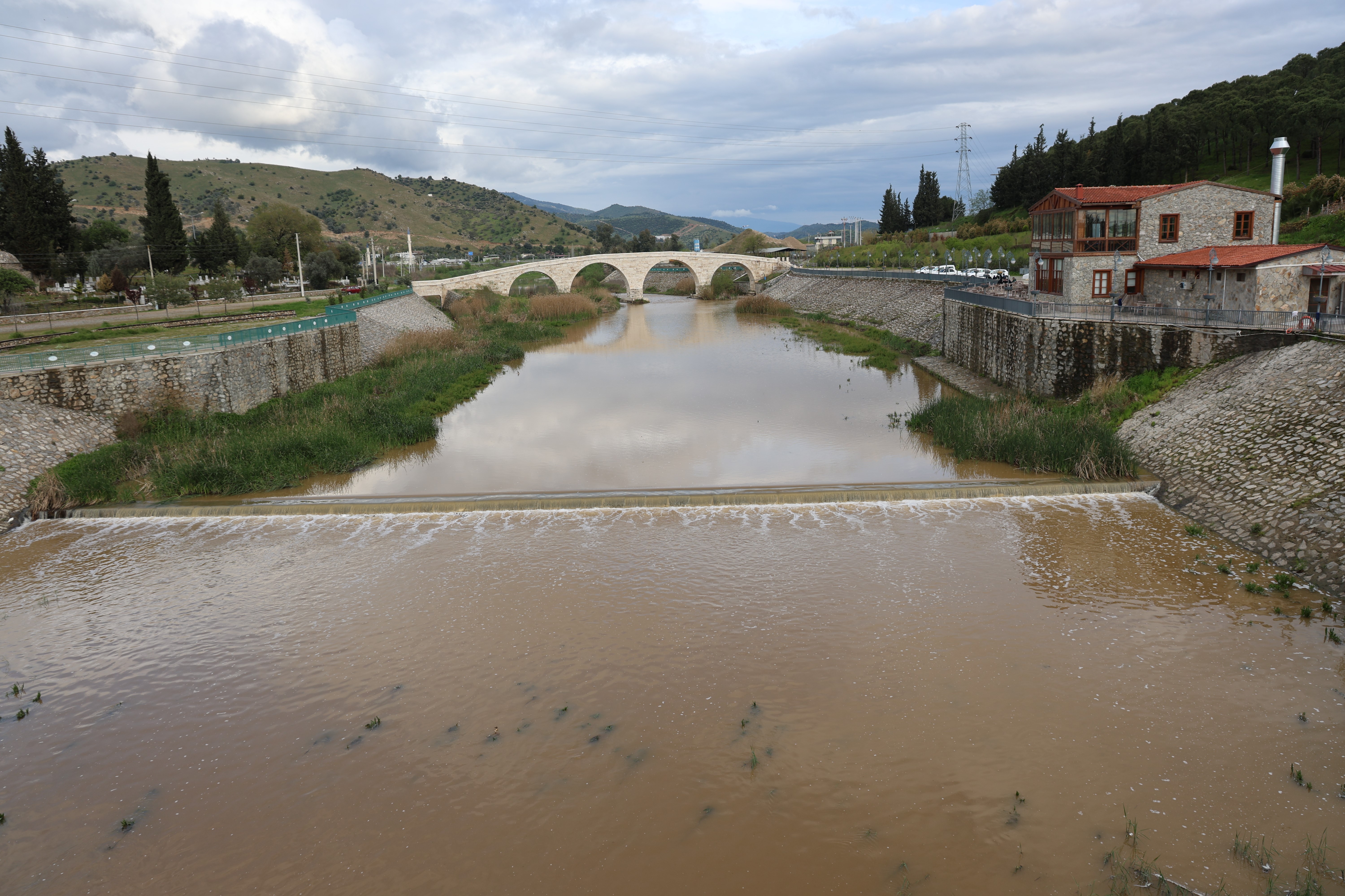 Çine çayı eski günlerine kavuşuyor, yağışlar çayın debisini arttırdı