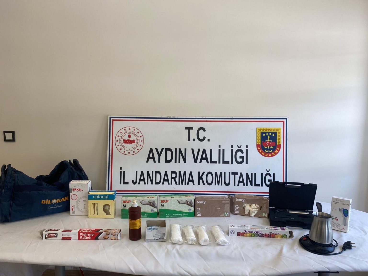 Aile Sağlığı Merkezi'nden hırsızlık yapan 3 şüpheli yakalandı