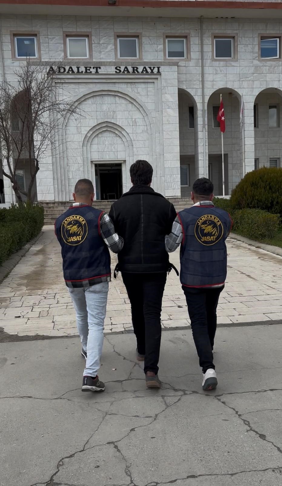 JASAT tek tek yakaladı: Aranması bulunan 70 yaşındaki kadın tutuklandı