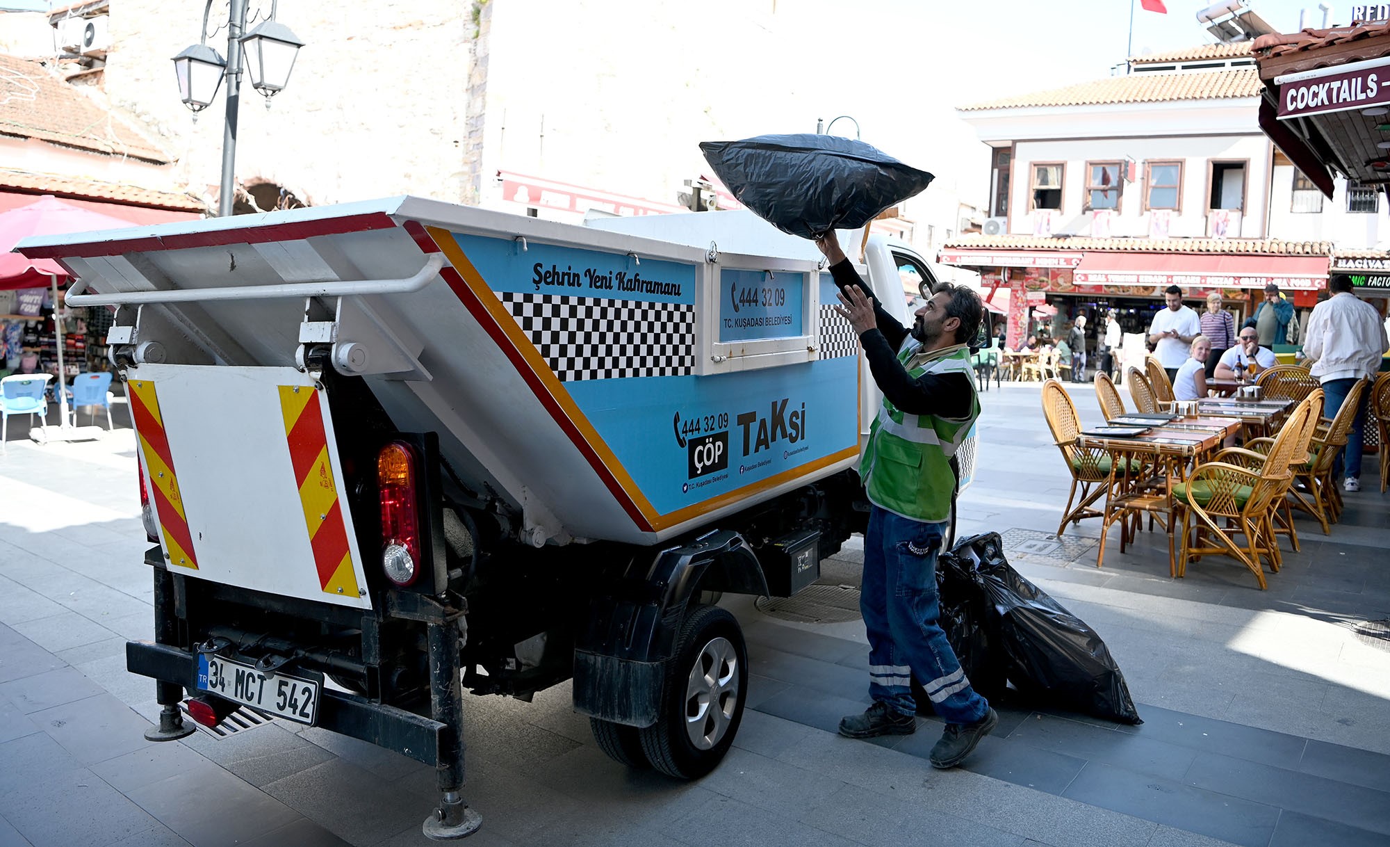 Kuşadası’nda ‘Alo çöp taksi’ dönemi başladı