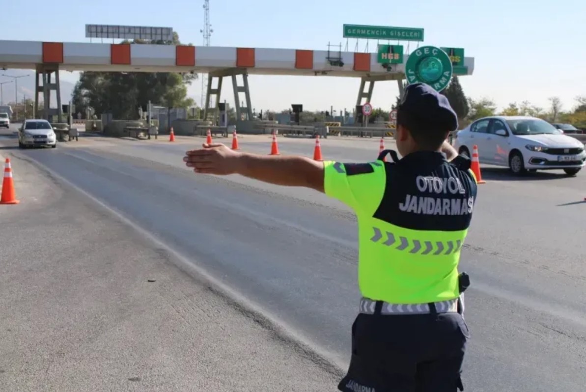 Aydın'da otoyol trafik jandarmasından trafik denetimi