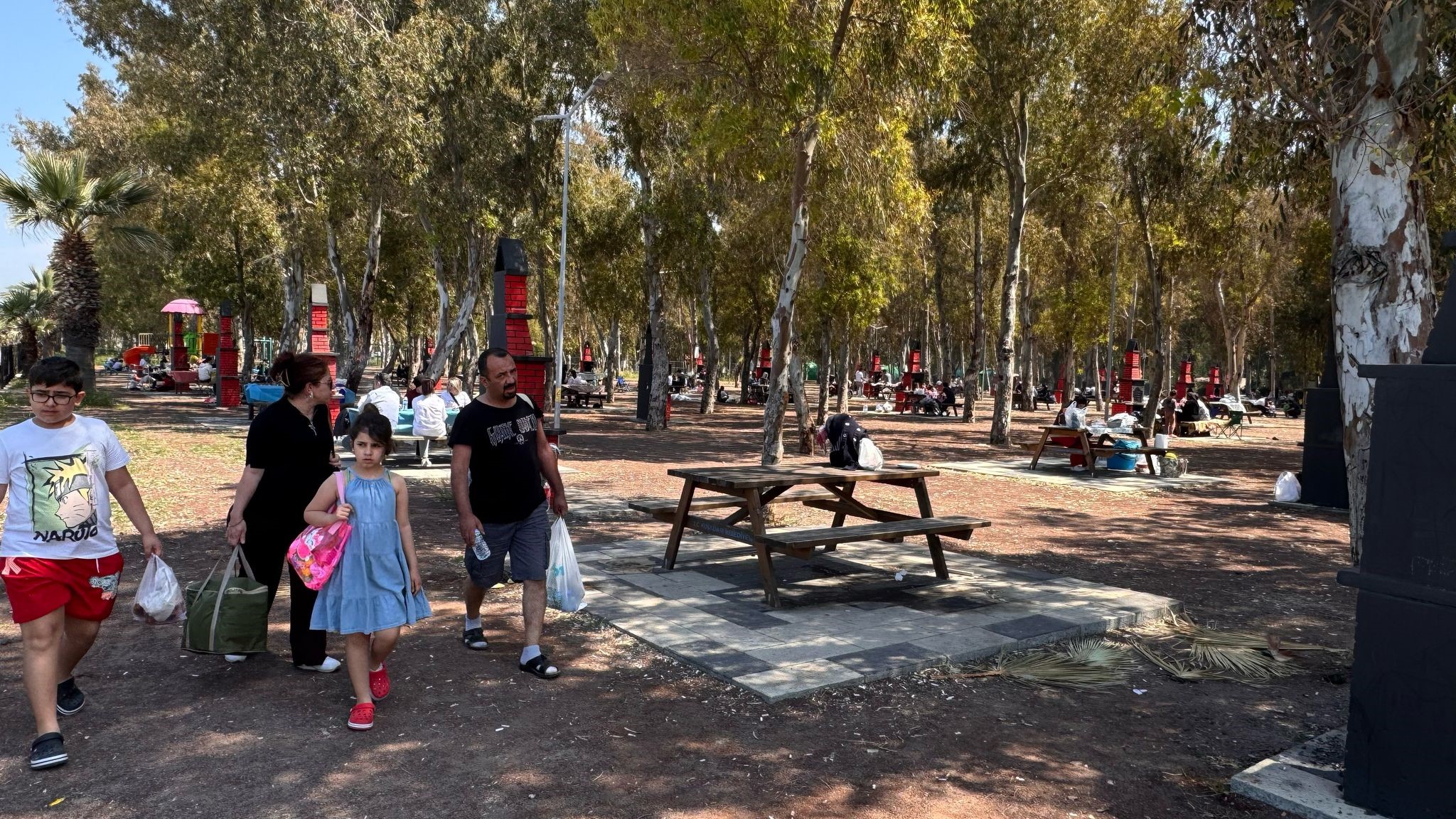 Kuşadası Sevgi Plajı, piknikçilerin yeni buluşma noktası oldu