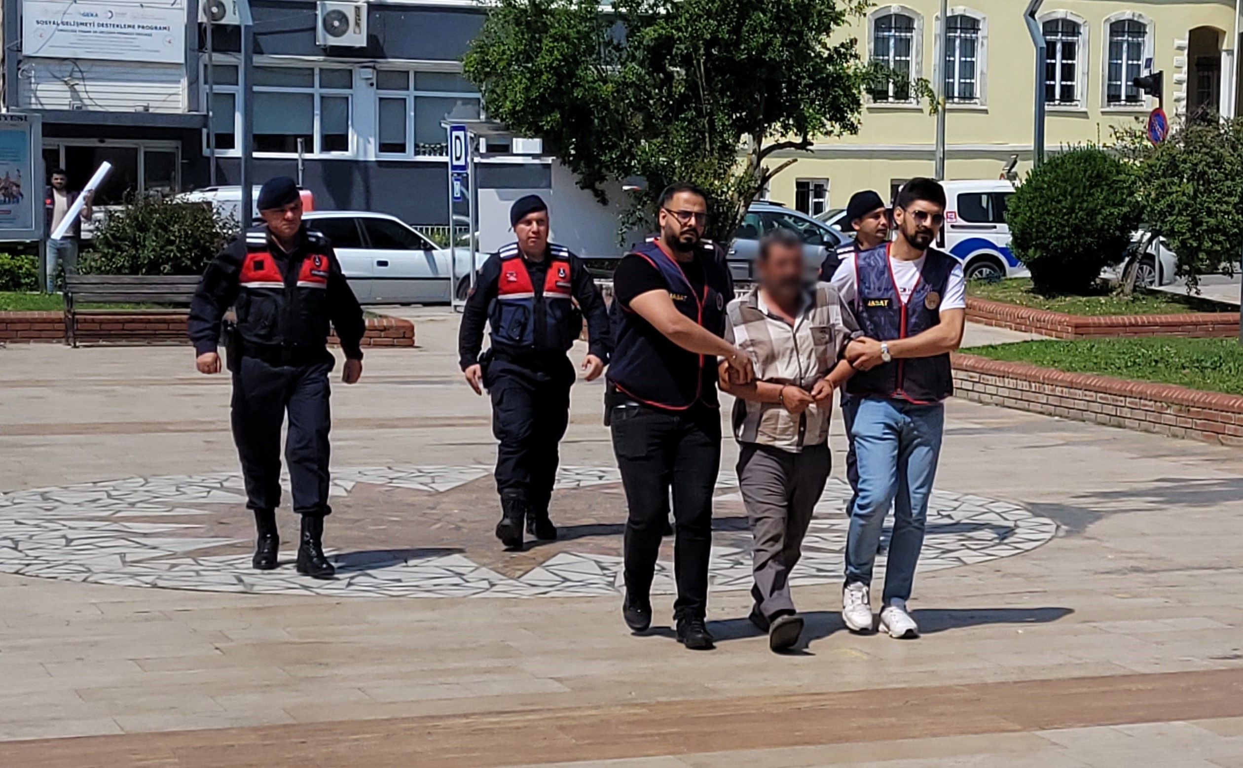 Aydın'da tüfekli cinayetin zanlısı adliyeye sevk edildi
