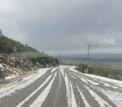 Şiddetli dolu yağışı kar manzaraları oluşturdu