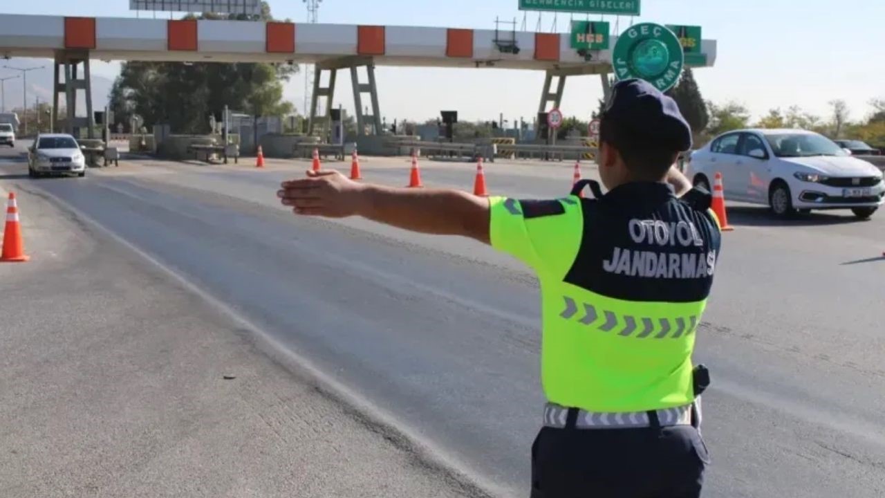 Aydın'da otoyol trafik jandarması denetimlerini sürdürüyor