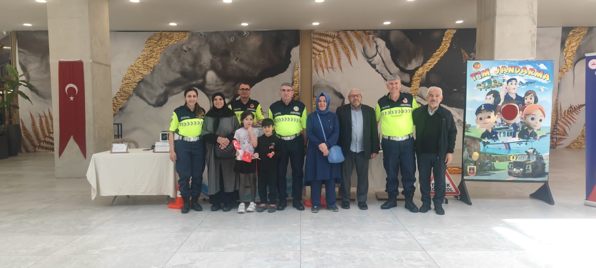 Trafik jandarmanın standına ilgi yoğun oldu