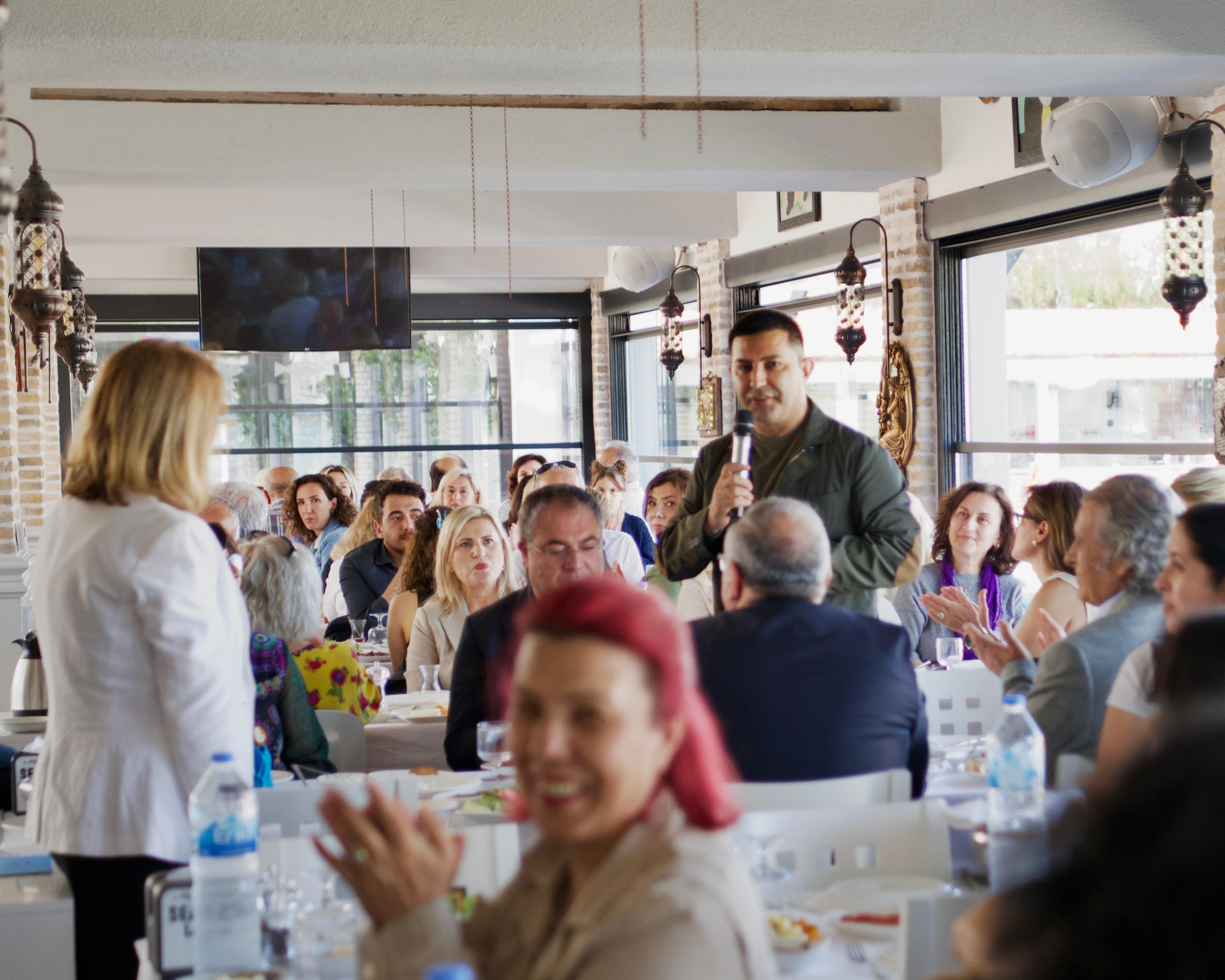 Başkan Ömer Günel ÇYDD Kuşadası Şubesi ile kahvaltıda bir araya geldi