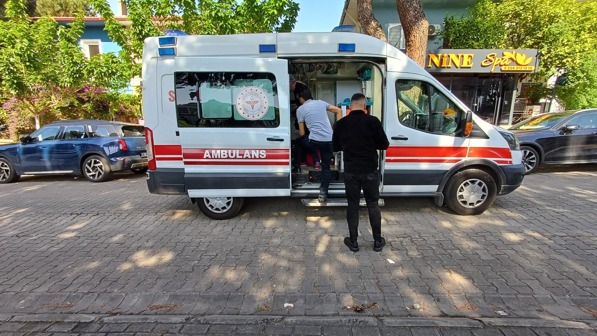 Kendine zarar vermek istedi, polis ekipleri zamanında müdahale etti