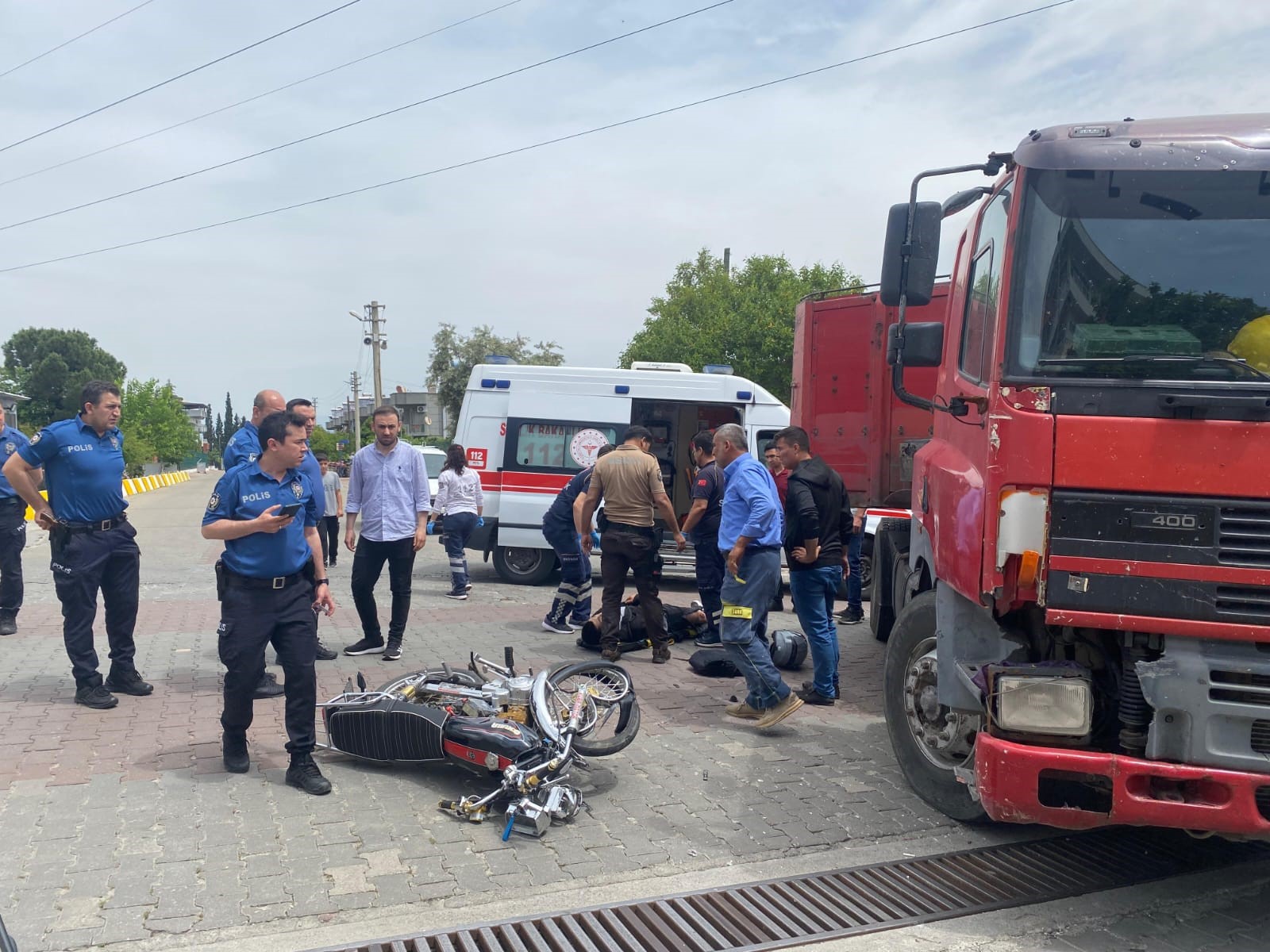 Tır ile motosiklet çarpıştı: 1 yaralı