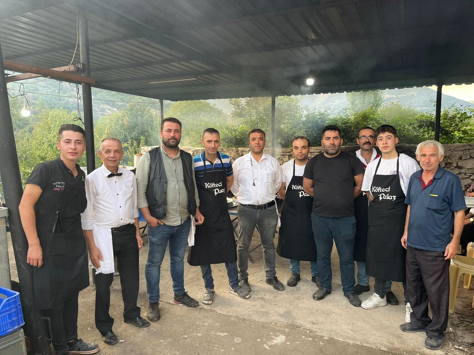 Ege'de düğün sezonu başladı, köfte yoğurmak meslek oldu