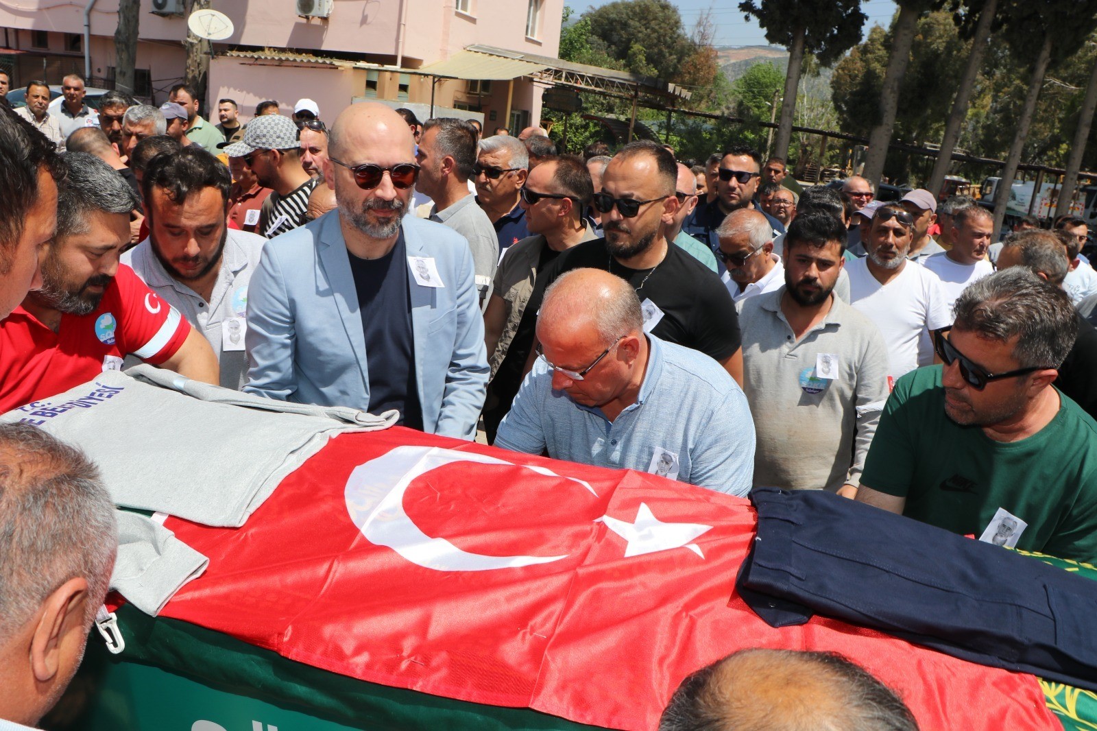 Kazada hayatını kaybeden belediye işçisi toprağa verildi