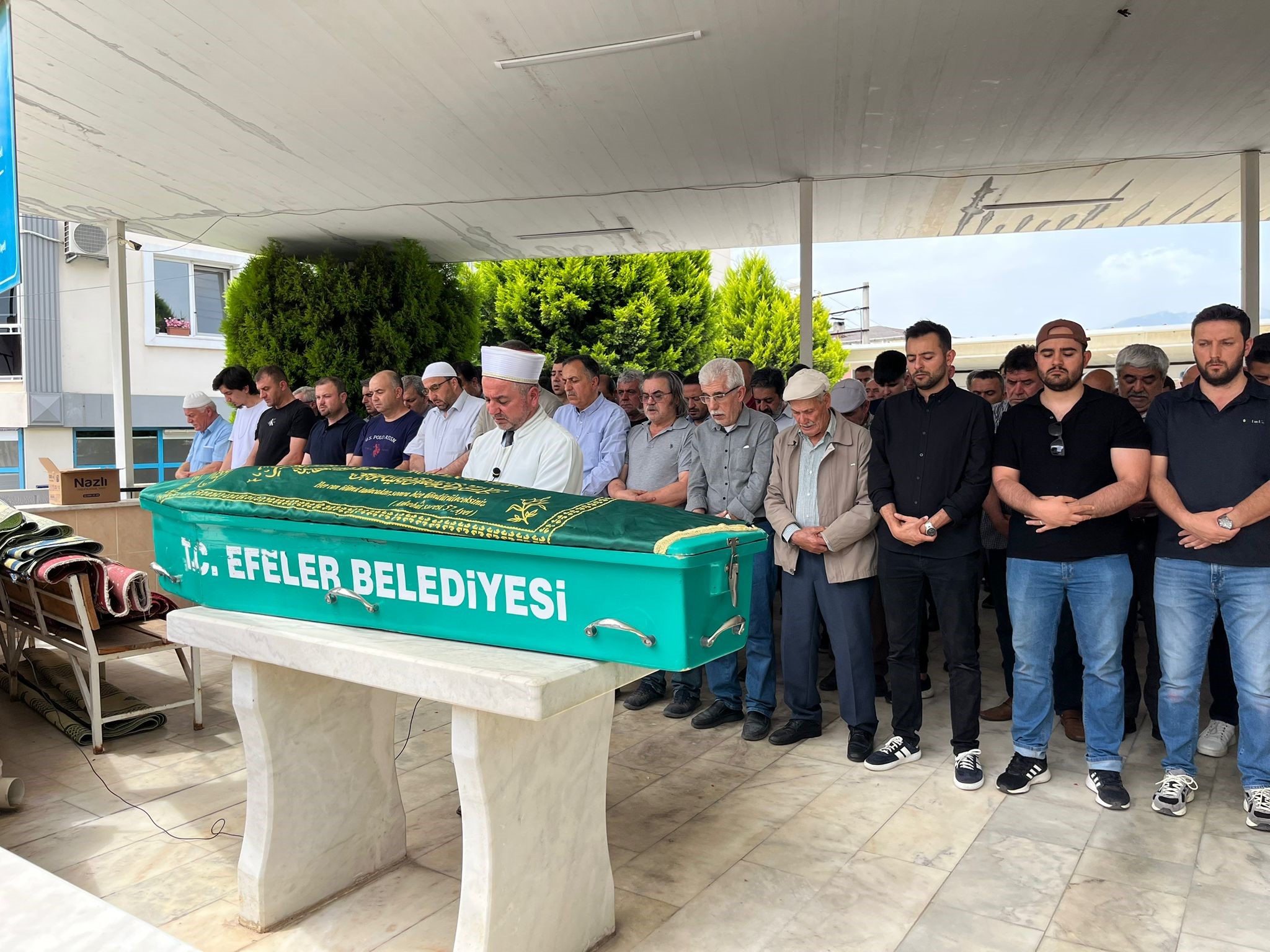 Kalp krizi geçirip hayatını kaybeden müezzin toprağa verildi