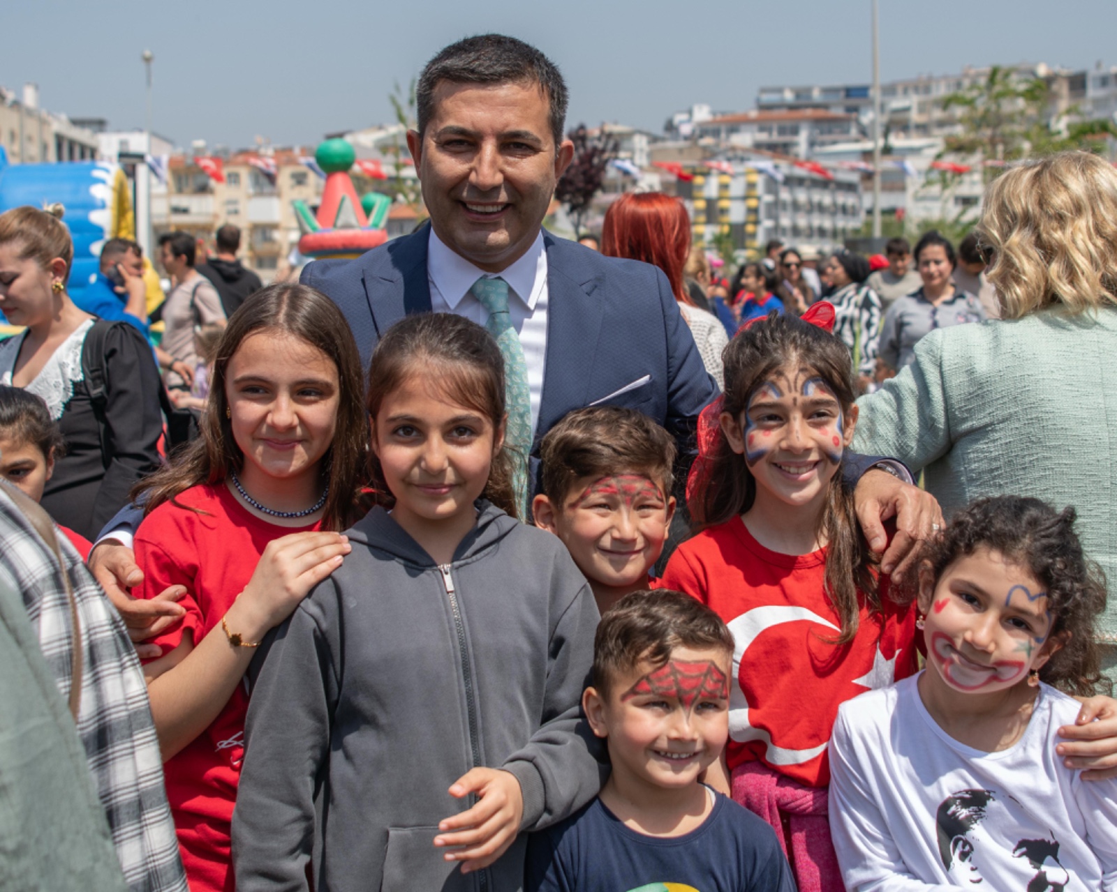 Başkan Ömer Günel’in sosyal belediyecilik çalışmalarına övgü