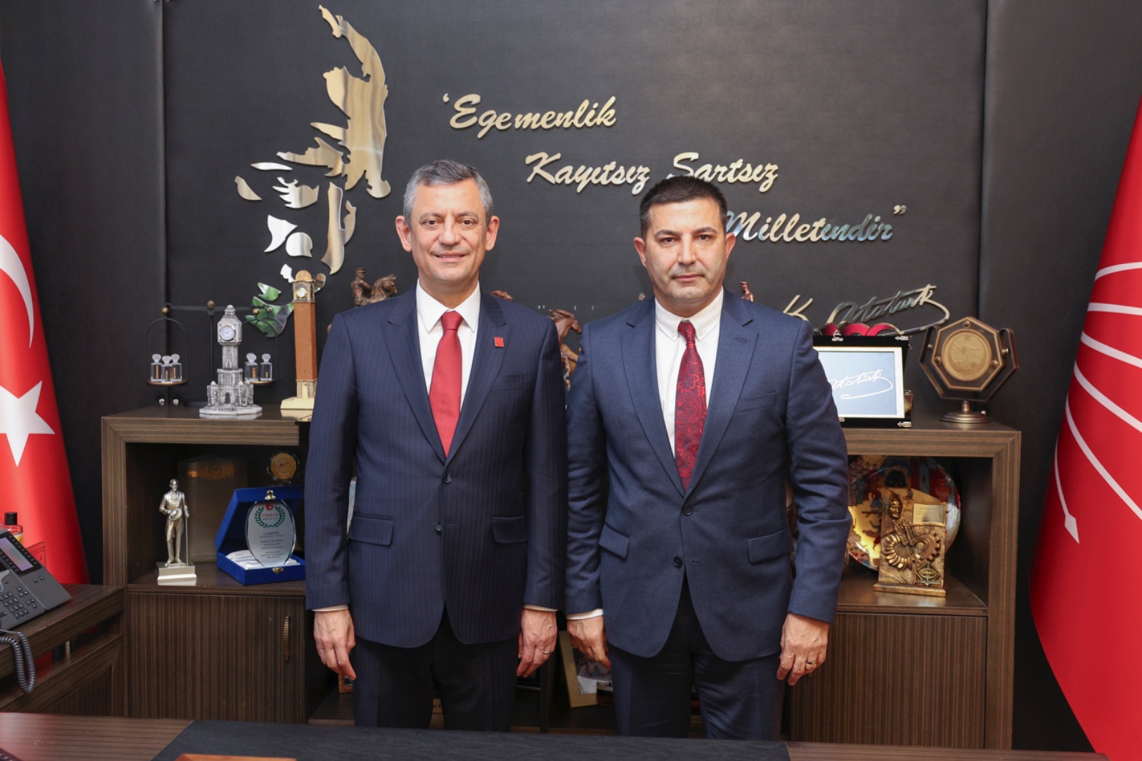 CHP lideri Özgür Özel’den Kuşadası çıkarması.. Başkan Ömer Günel’in 12 vizyon projesine tam destek