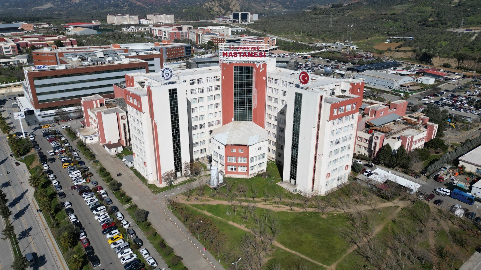 ADÜ'lü profesör ve sekreteri 'rüşvet' iddiasıyla gözaltına alındı