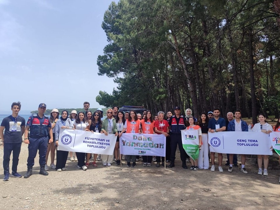 Jandarma ekipleri üniversite öğrencilerini bilgilendirdi