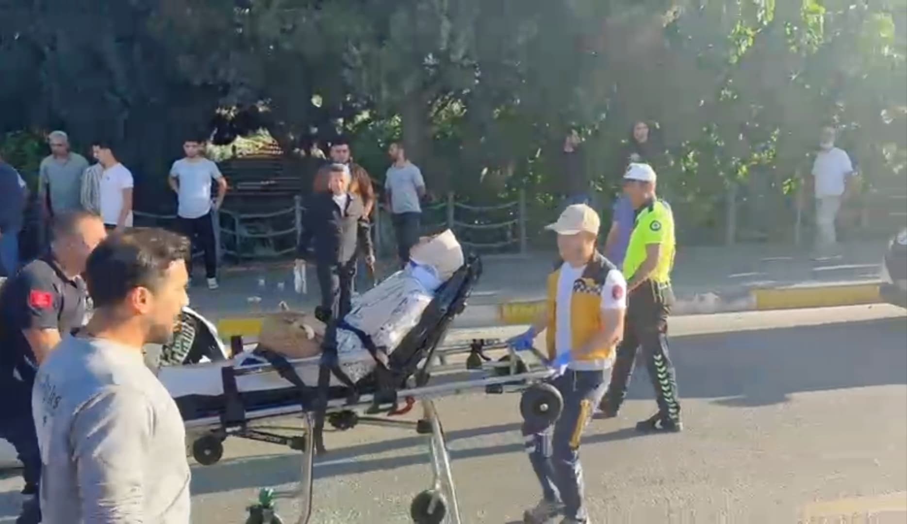 Takla atan otomobildeki 5 kişi yaralandı