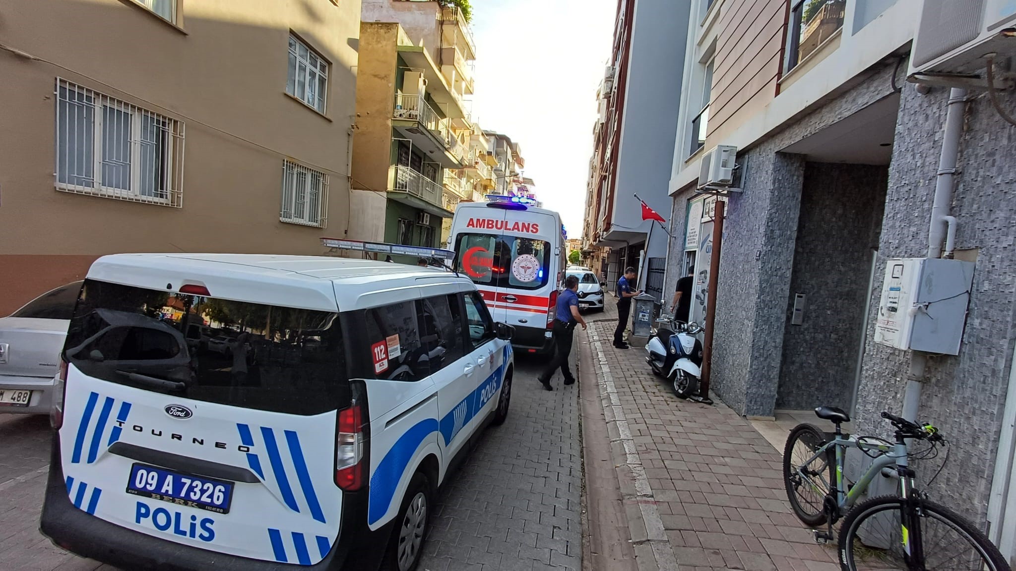 Tabureden düştü, ekipleri harekete geçirdi
