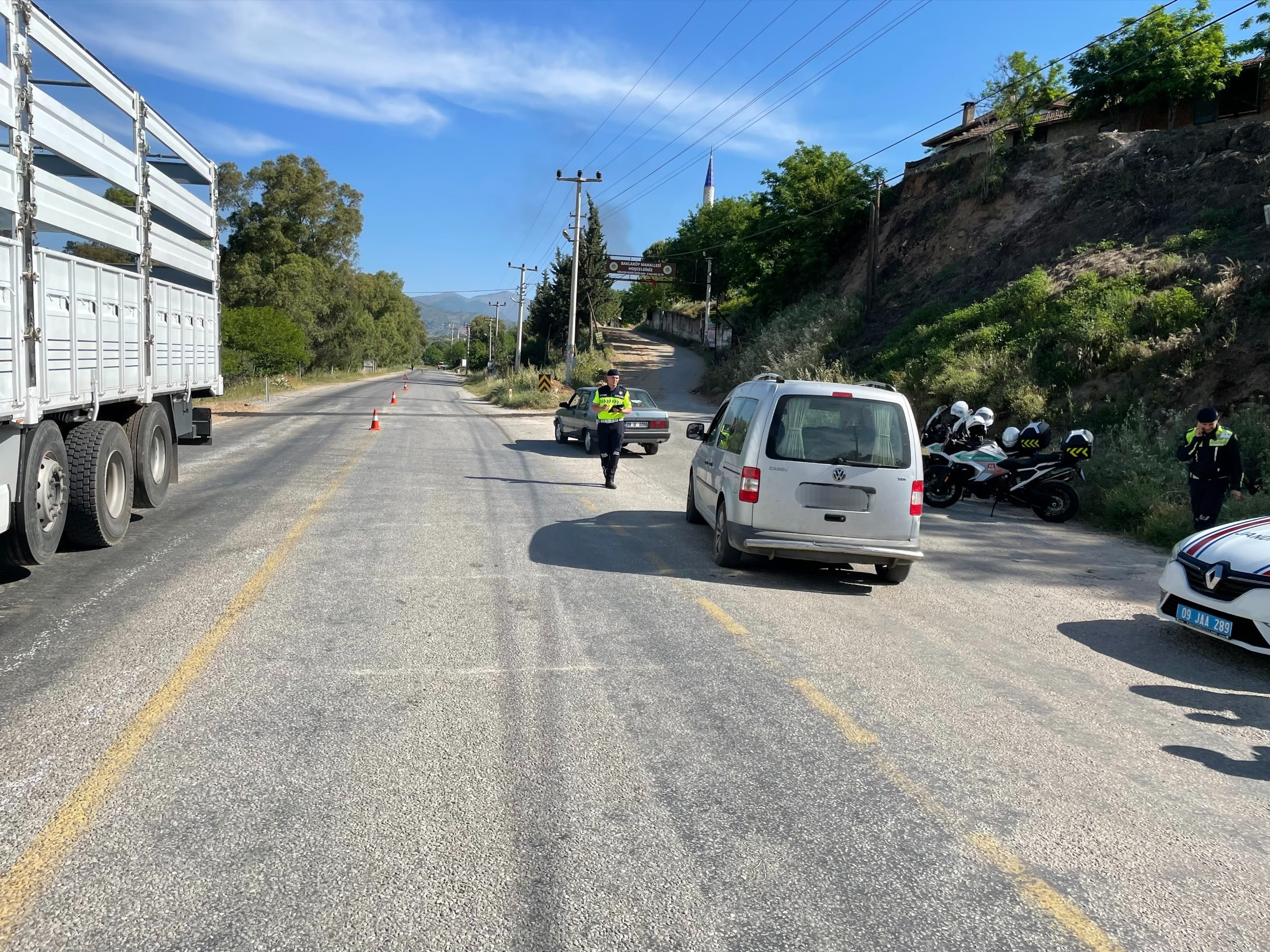 Trafik kurallarına uymayan sürücüler jandarmadan kaçamadı