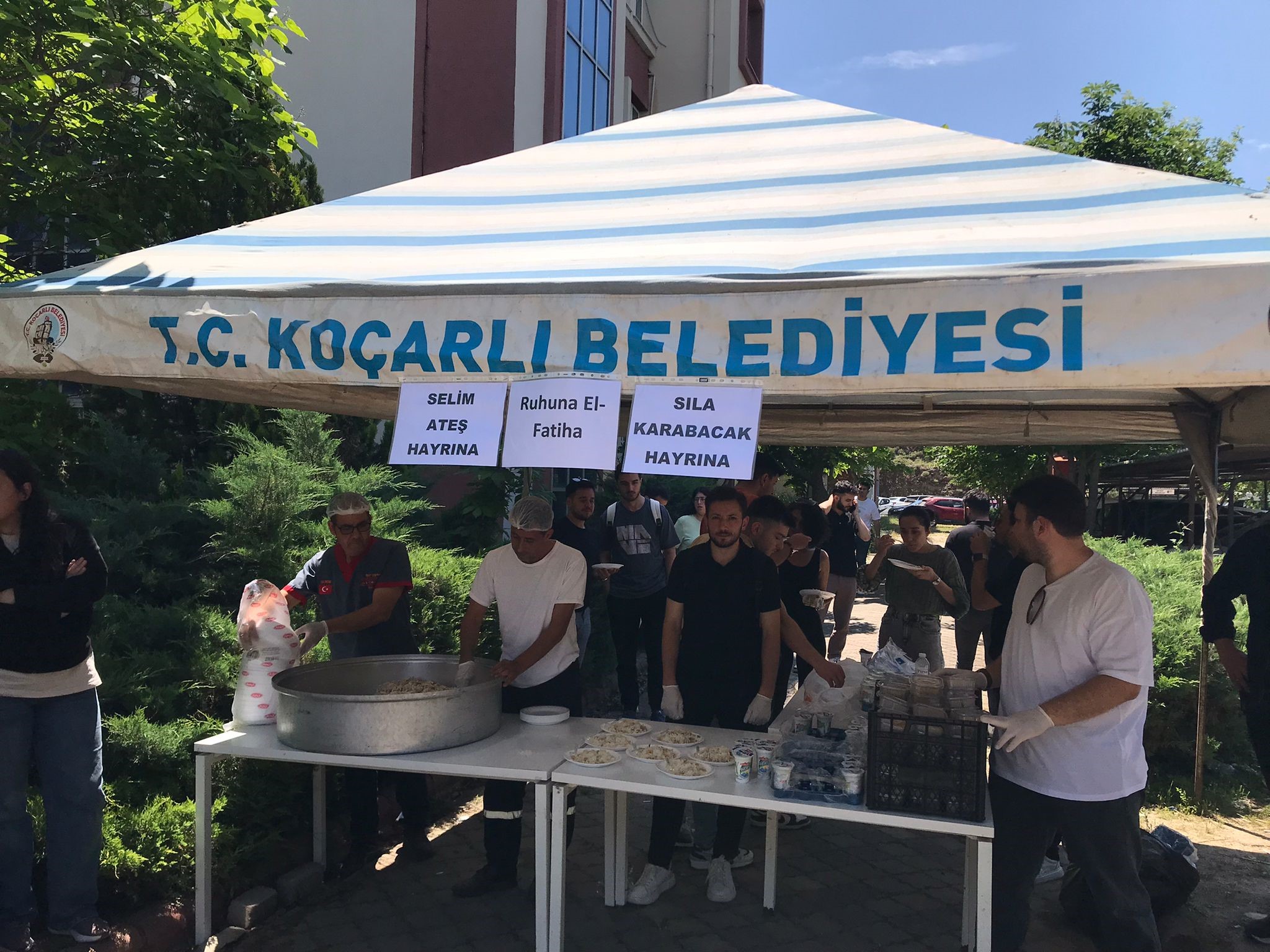 Trafik kazasında hayatını kaybeden öğrenciler için fidan diktiler