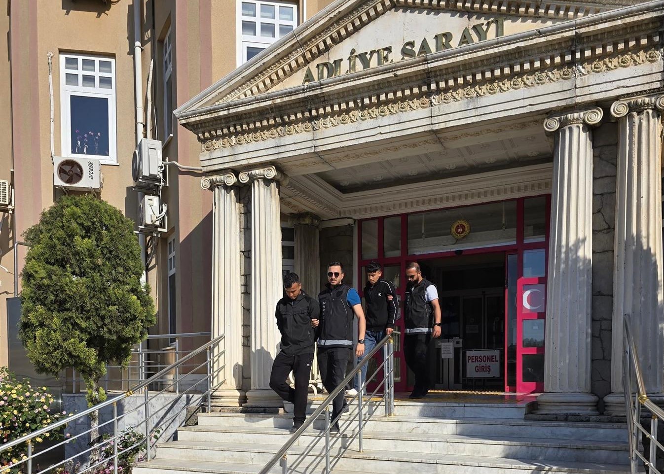 Uyuşturucu operasyonunda 4 kişi yakalandı