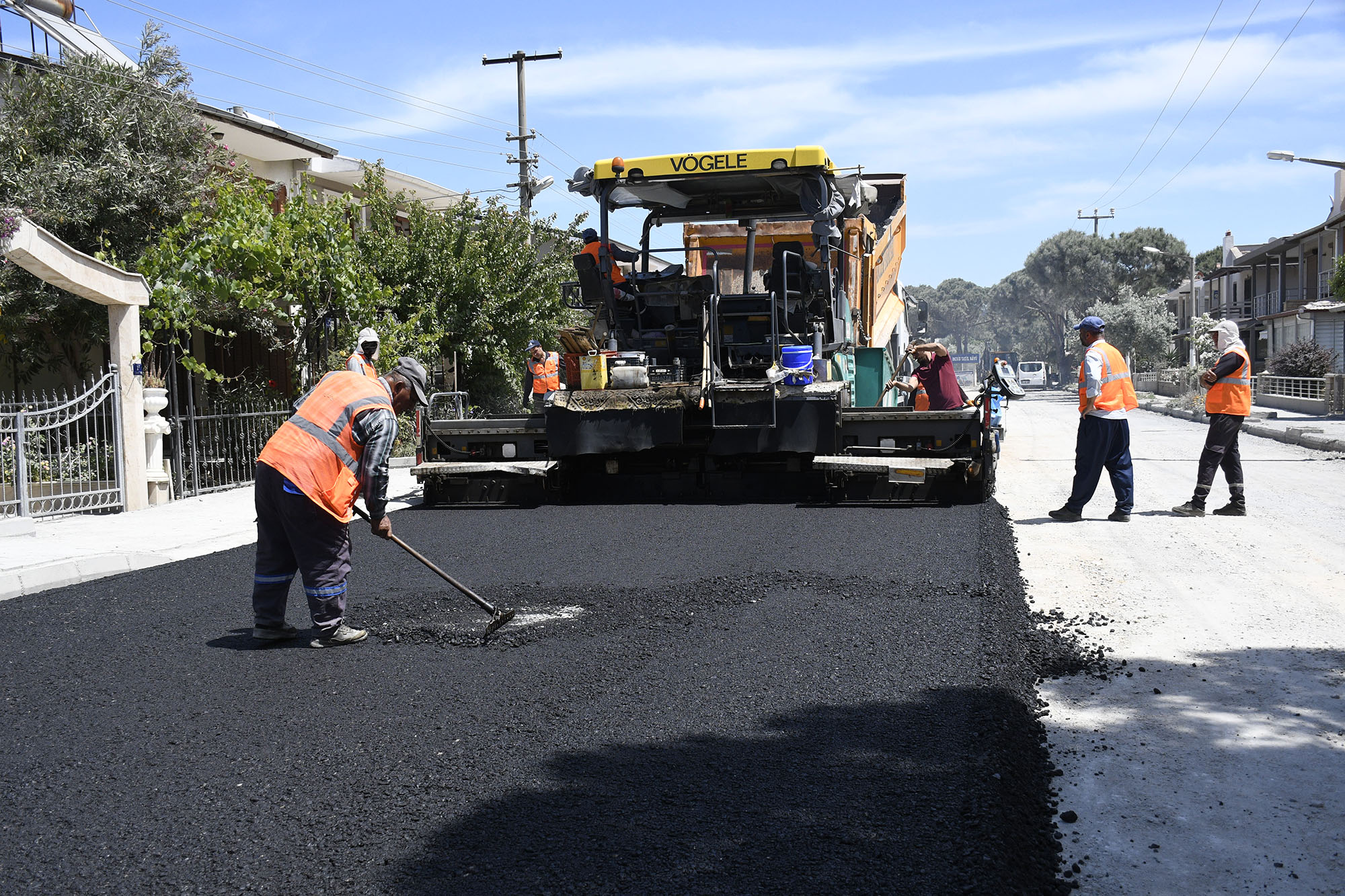 Kuşadası Belediyesi’nden Karaova ve Kadınlar Denizi’ne 16 bin 200 metrekare yeni yol
