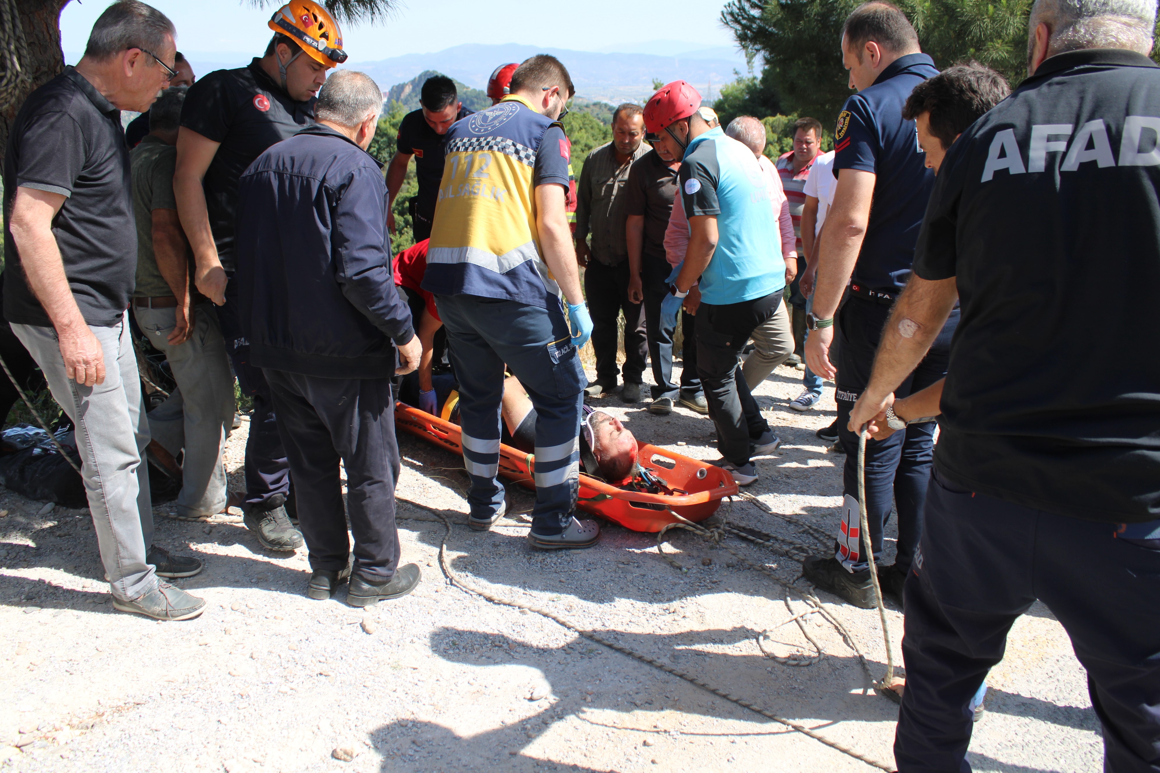 Virajı alamayan motosiklet uçuruma yuvarlandı