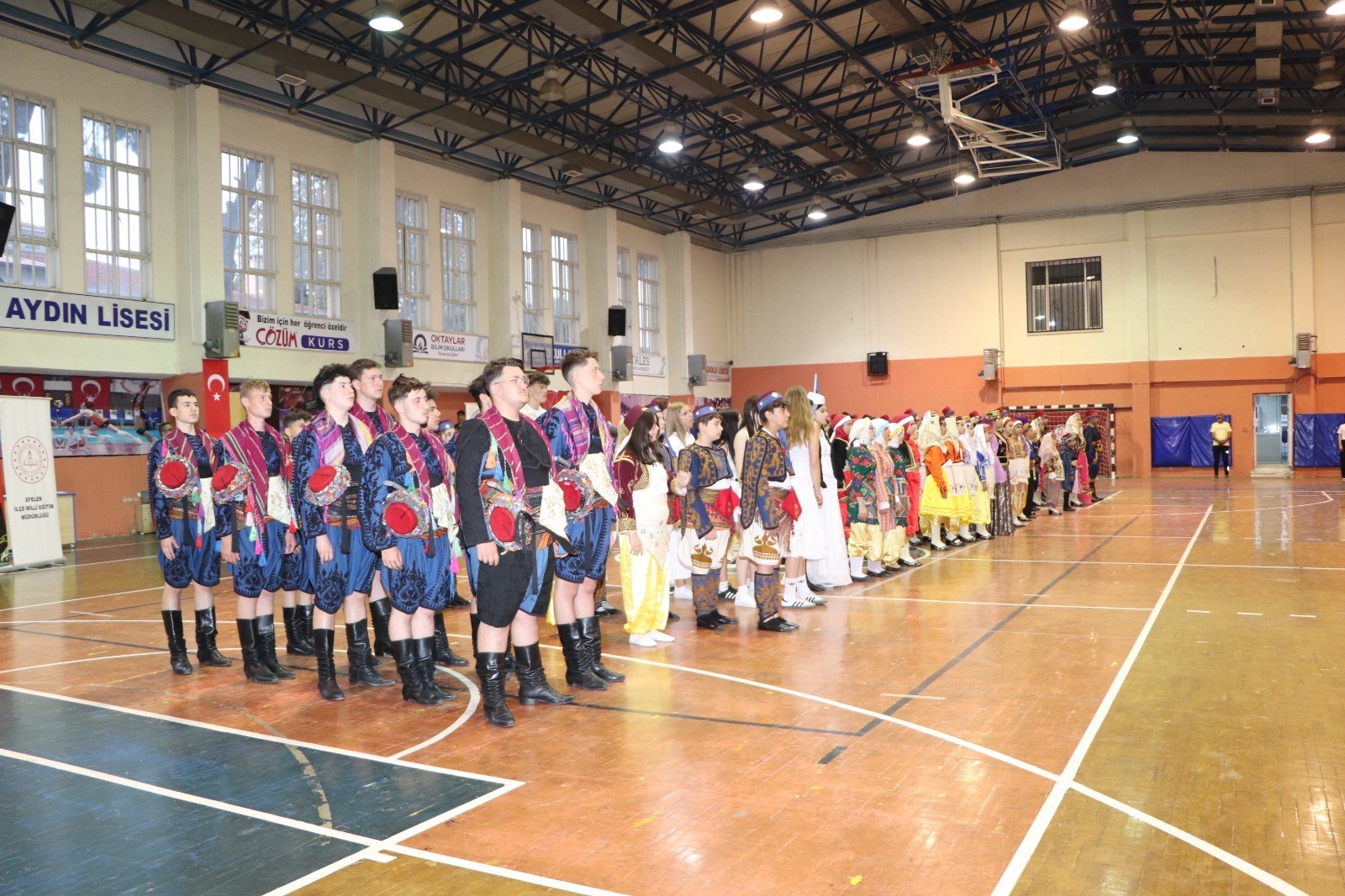 Aydın’da Uluslararası Halk Dansları Festivali gerçekleştirildi