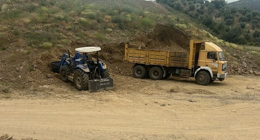 Toprak yığının altında kalan genç hayatını kaybetti