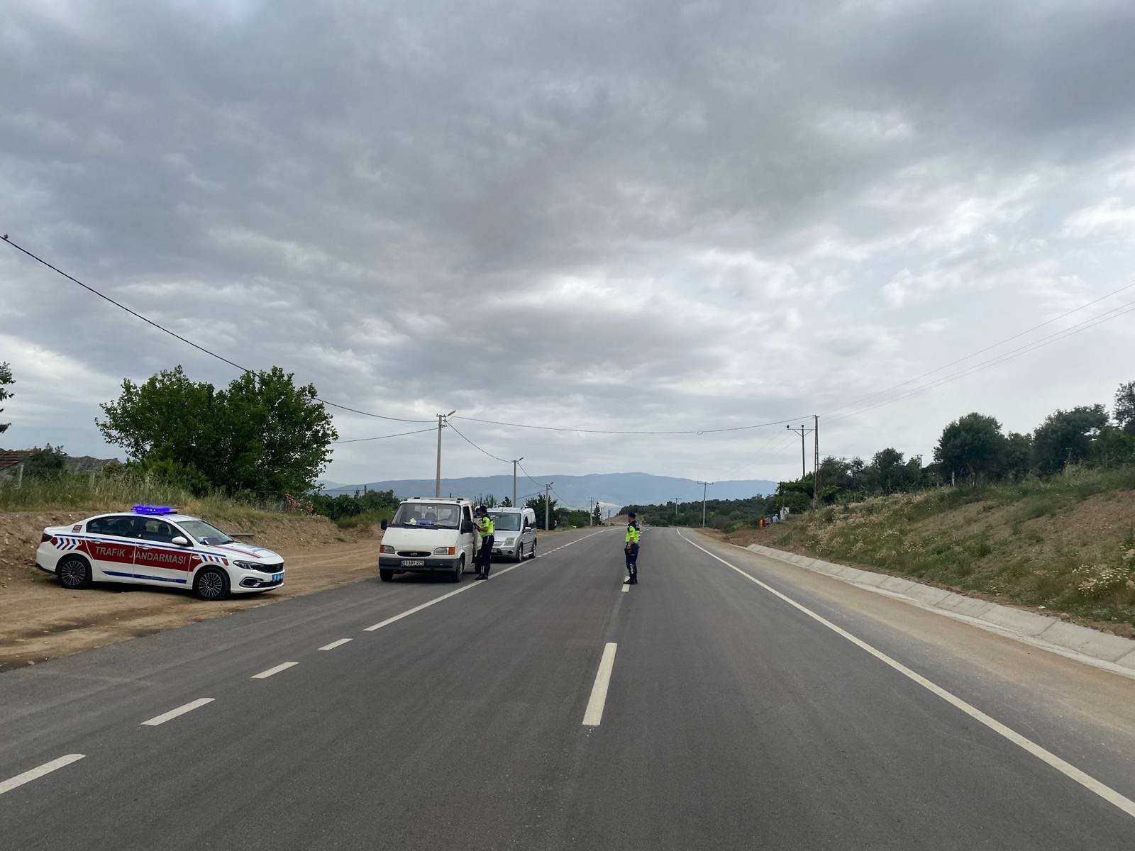 Jandarma kural tanımaz sürücülleri affetmedi