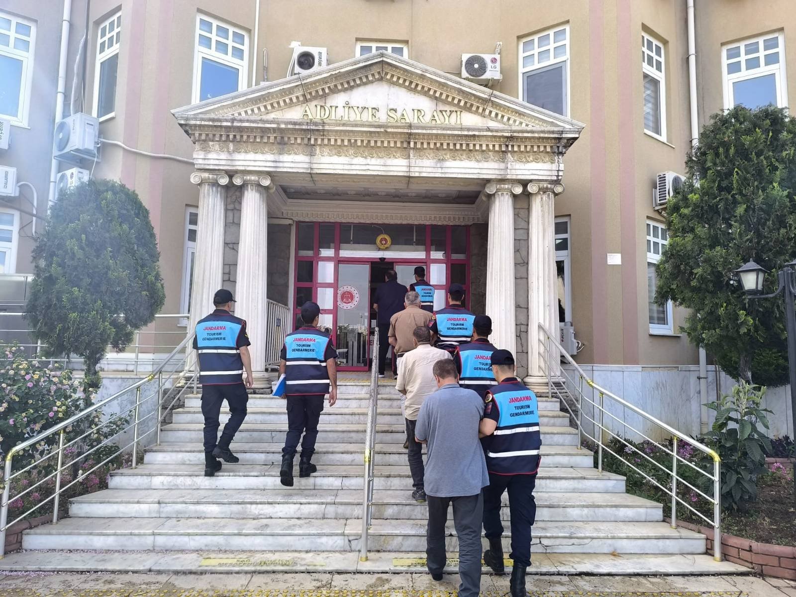 Sit alanında kazı yapan 4 kişi suçüstü yakalandı
