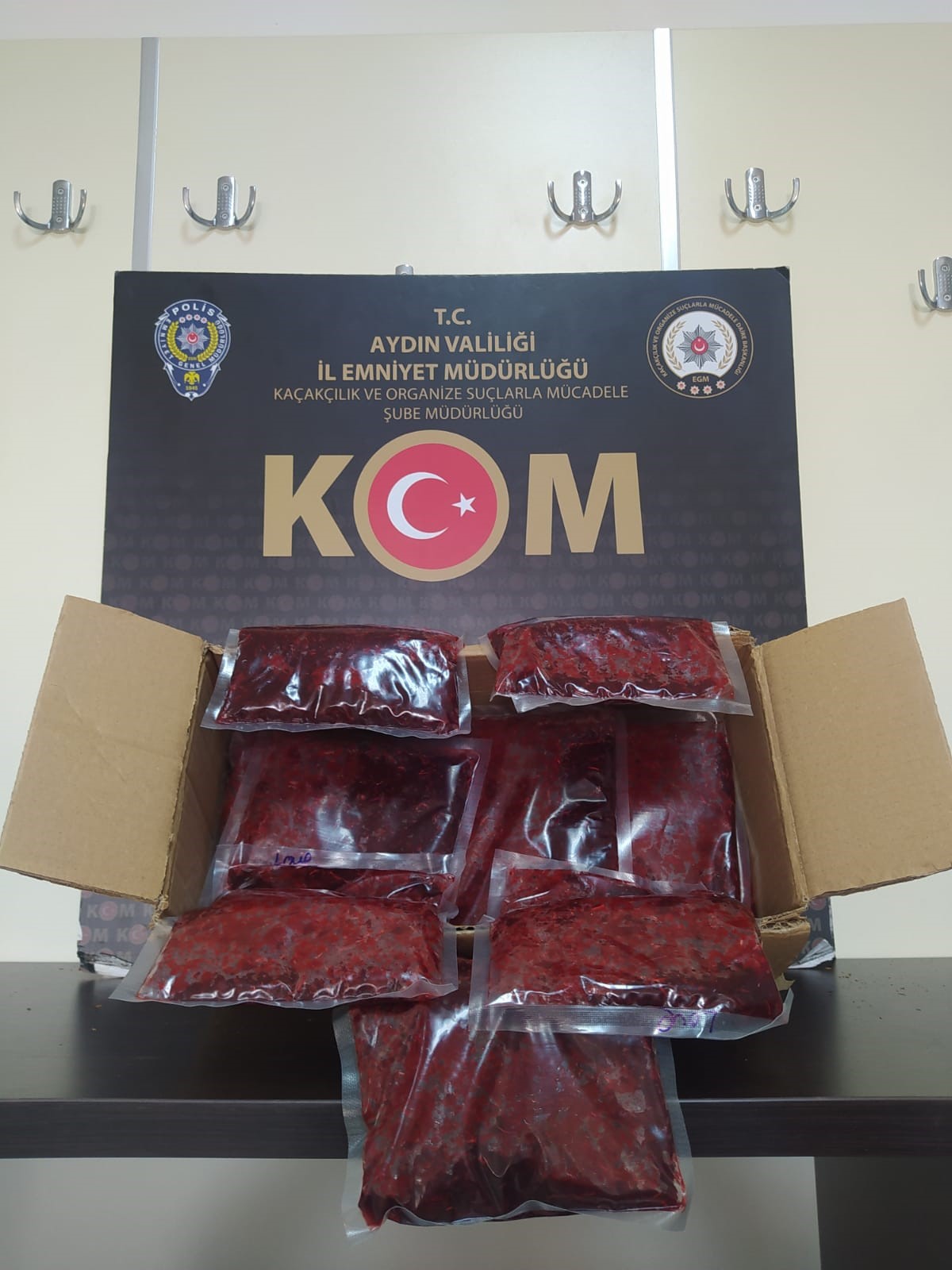 Aydın'da KOM ekipleri kaçakçılığa geçit vermedi: 8 şüpheli yakalandı