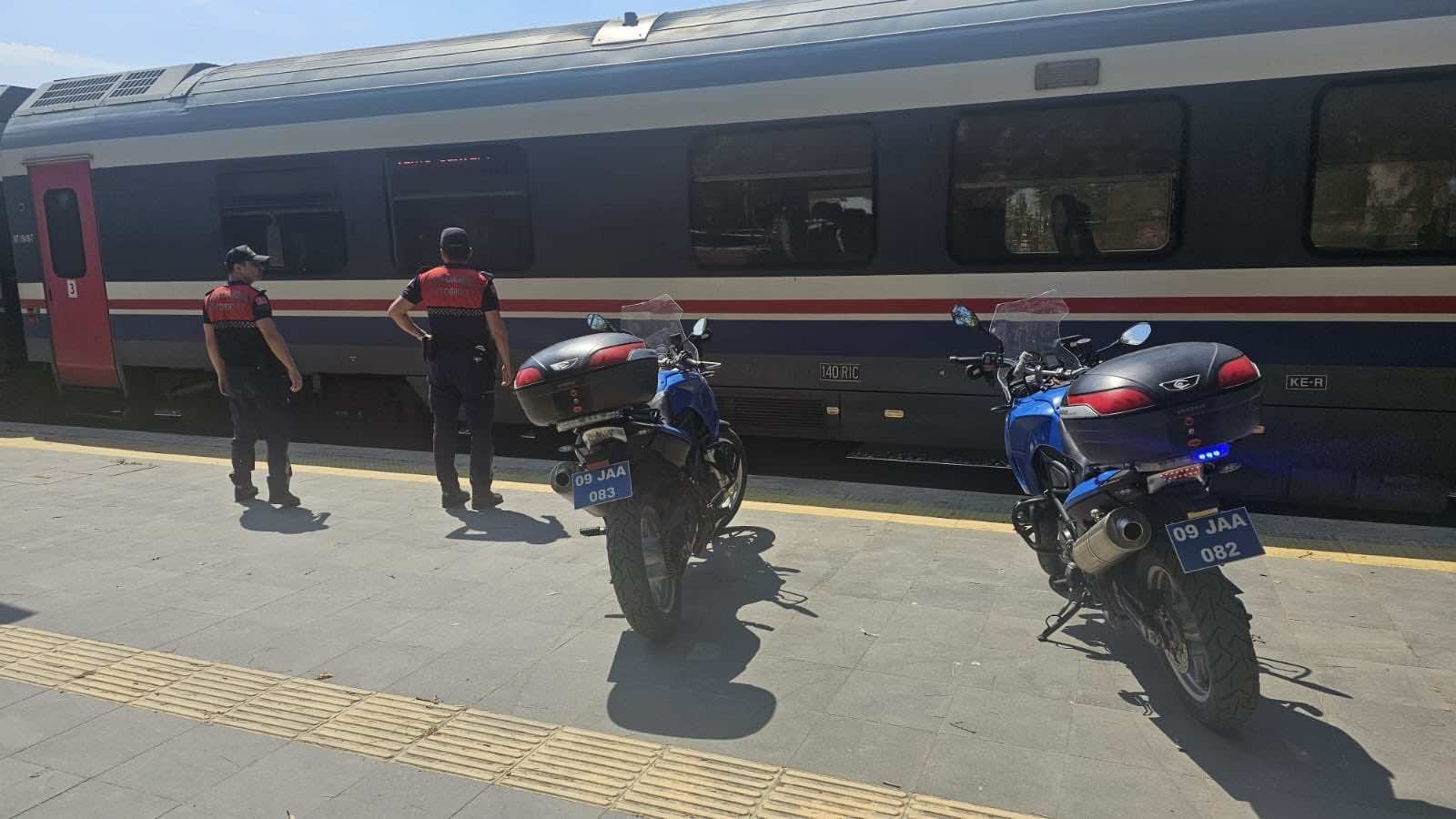 Uyuşturucu satıcısı trende yakalandı