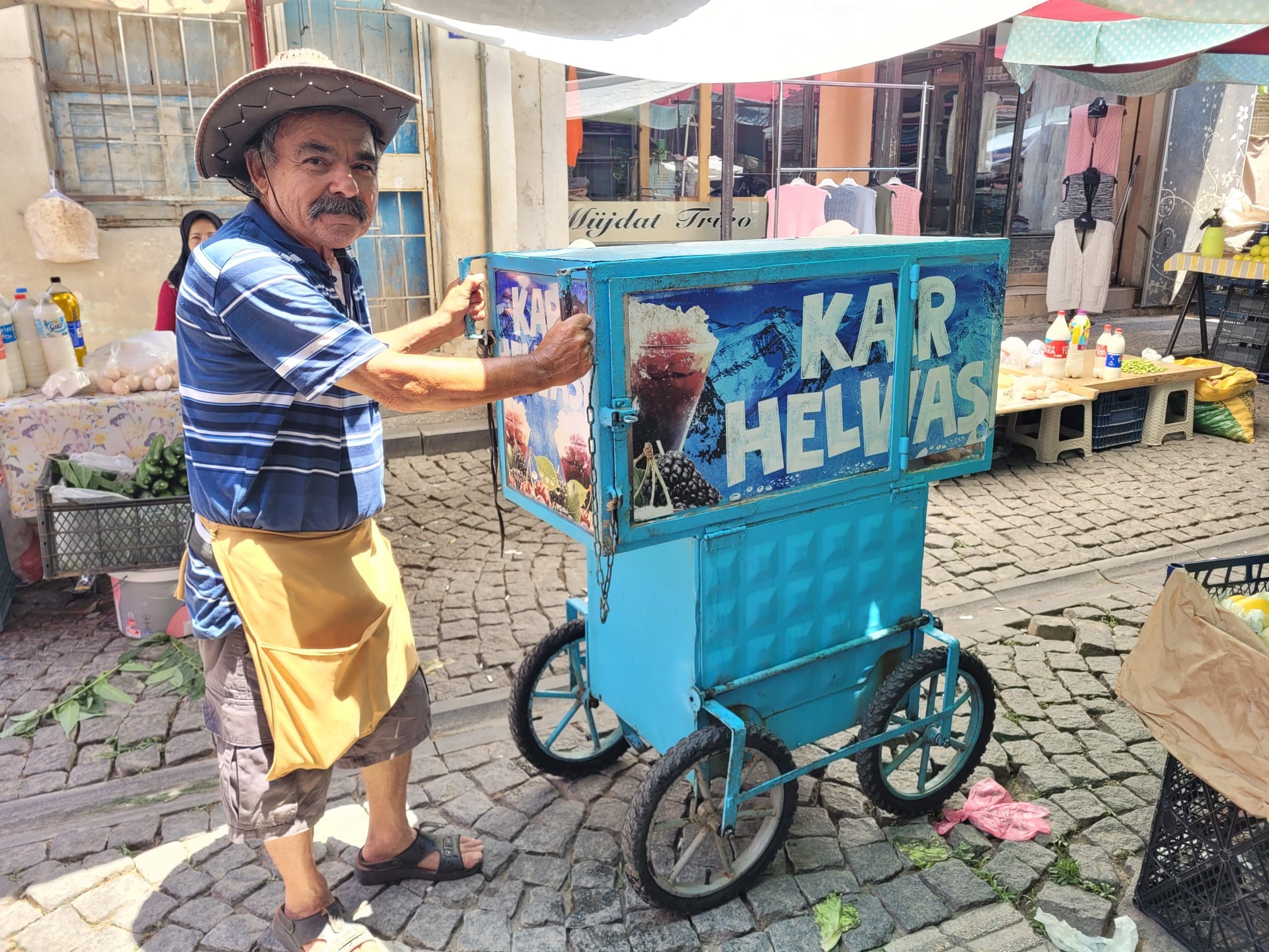 Sedat amca pazarın ateşini düşürüyor