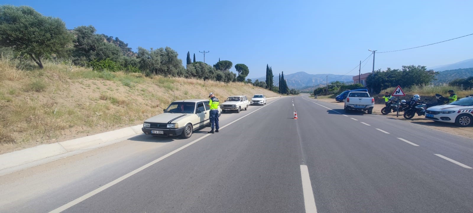 Kurallara uymayan 33 sürücü cezadan kaçamadı