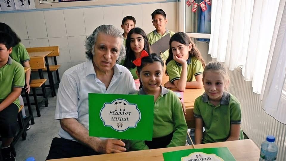 Kaymakam Keklik öğrencilerin karne sevincine ortak oldu