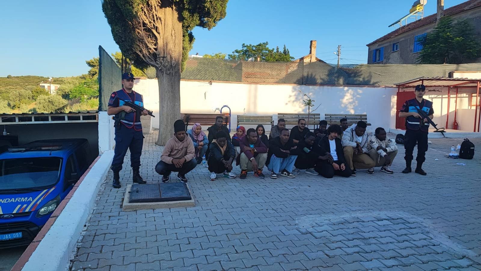 16 düzensiz göçmen ve 1 organizatör yakalandı