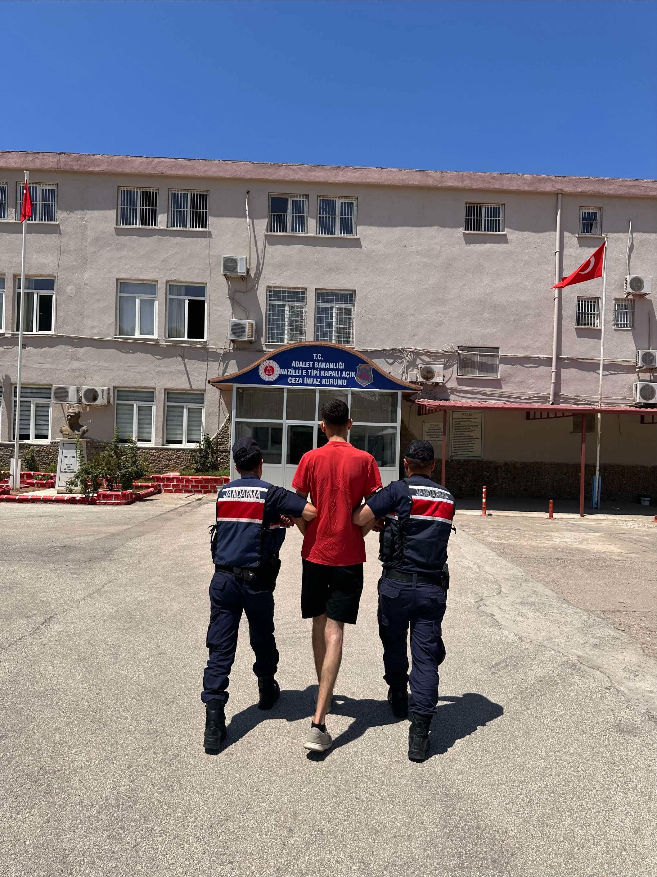 Kesinleşmiş hapis cezası bulunan 2 şüpheli yakalandı