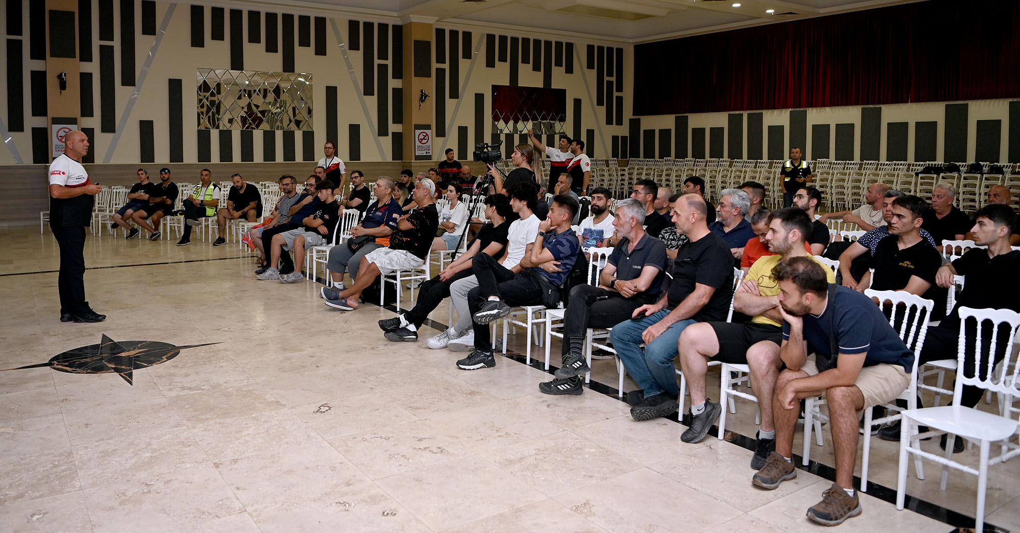 Kuşadası’nda motosiklet tutkunlarına ileri ve güvenli sürüş eğitimi verildi