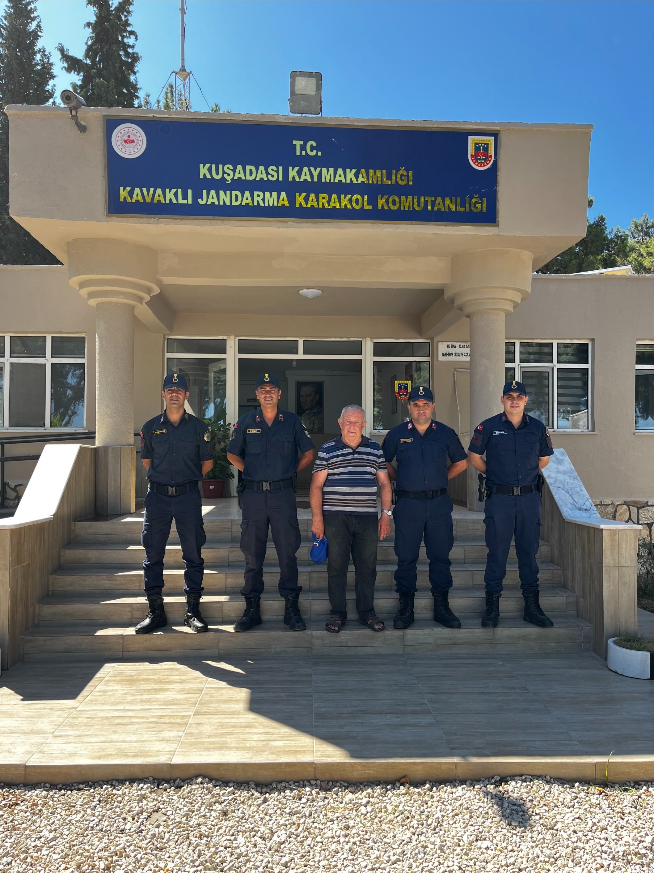 Şehit babasından jandarmaya anlamlı ziyaret