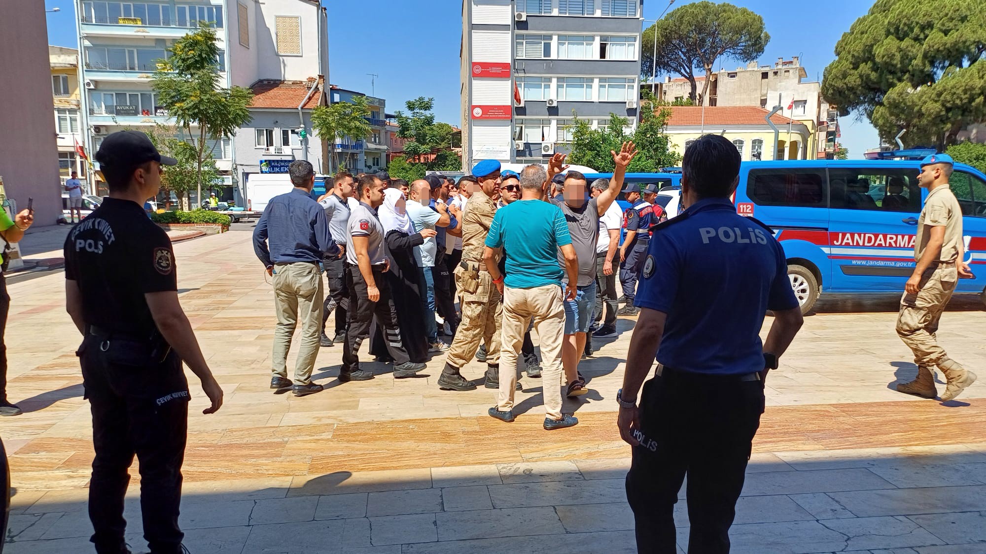 Köşk'teki gazinoda öldürülen Özbek kadının katil zanlıları adliyeye sevk edildi