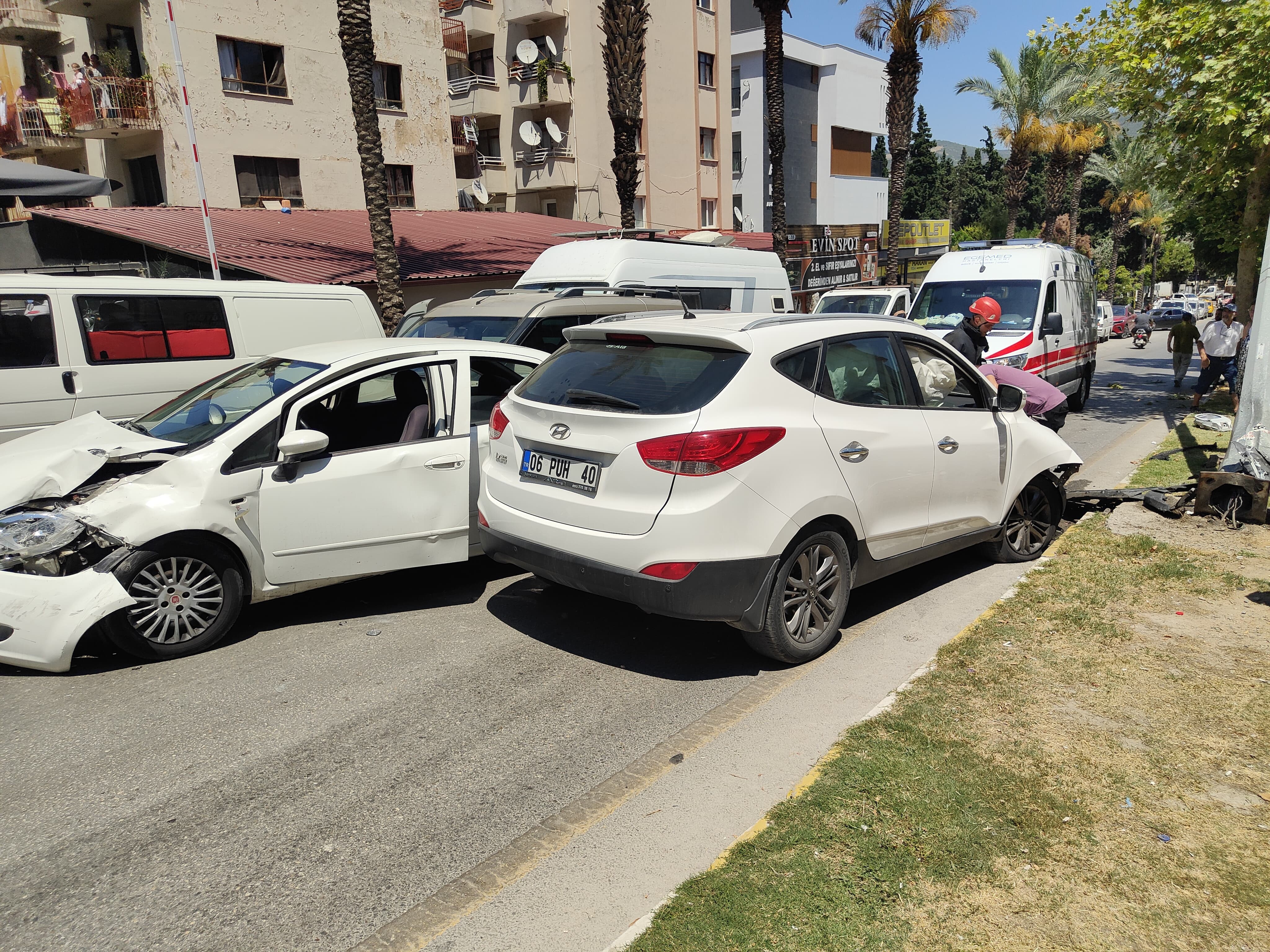 Freni tutmayan araç kazaya neden oldu: 5 yaralı